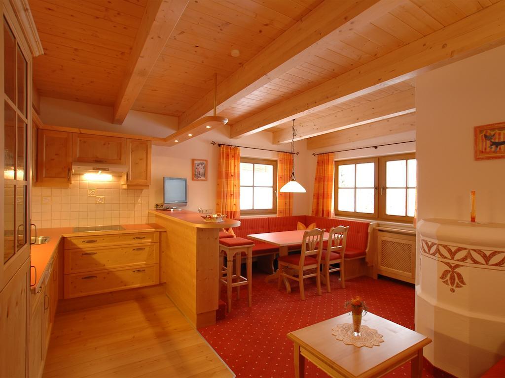 Hotel Garni Romantika Серфаус Номер фото
