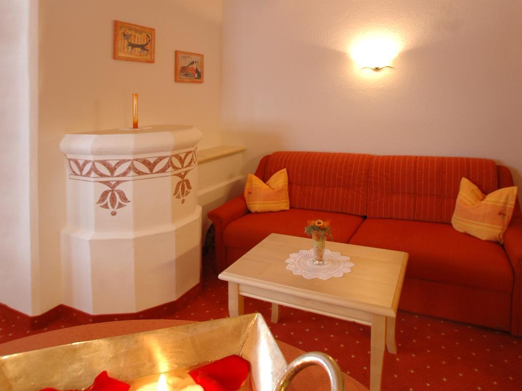 Hotel Garni Romantika Серфаус Номер фото